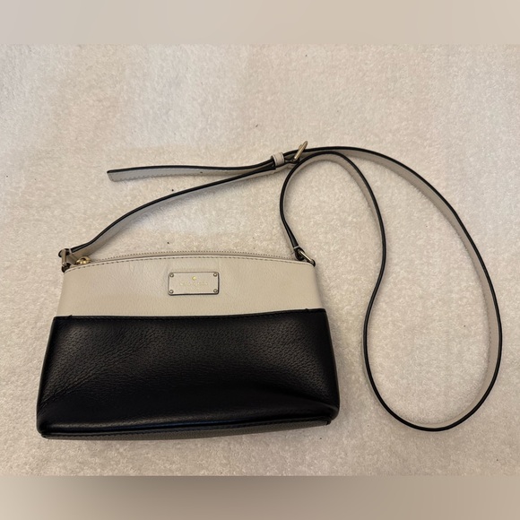 Kate Spade Grove Street Millie crossbody bag in black and cement/cream color.